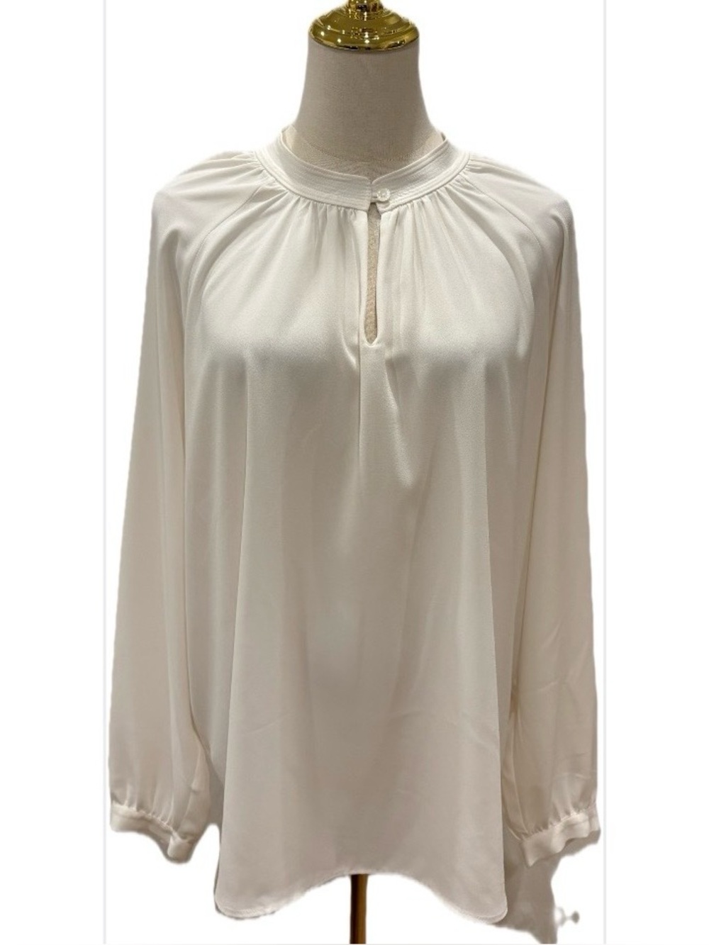Elizabeth and James NWOT Cream Long-Sleeve Keyhole Neck Blouse XL